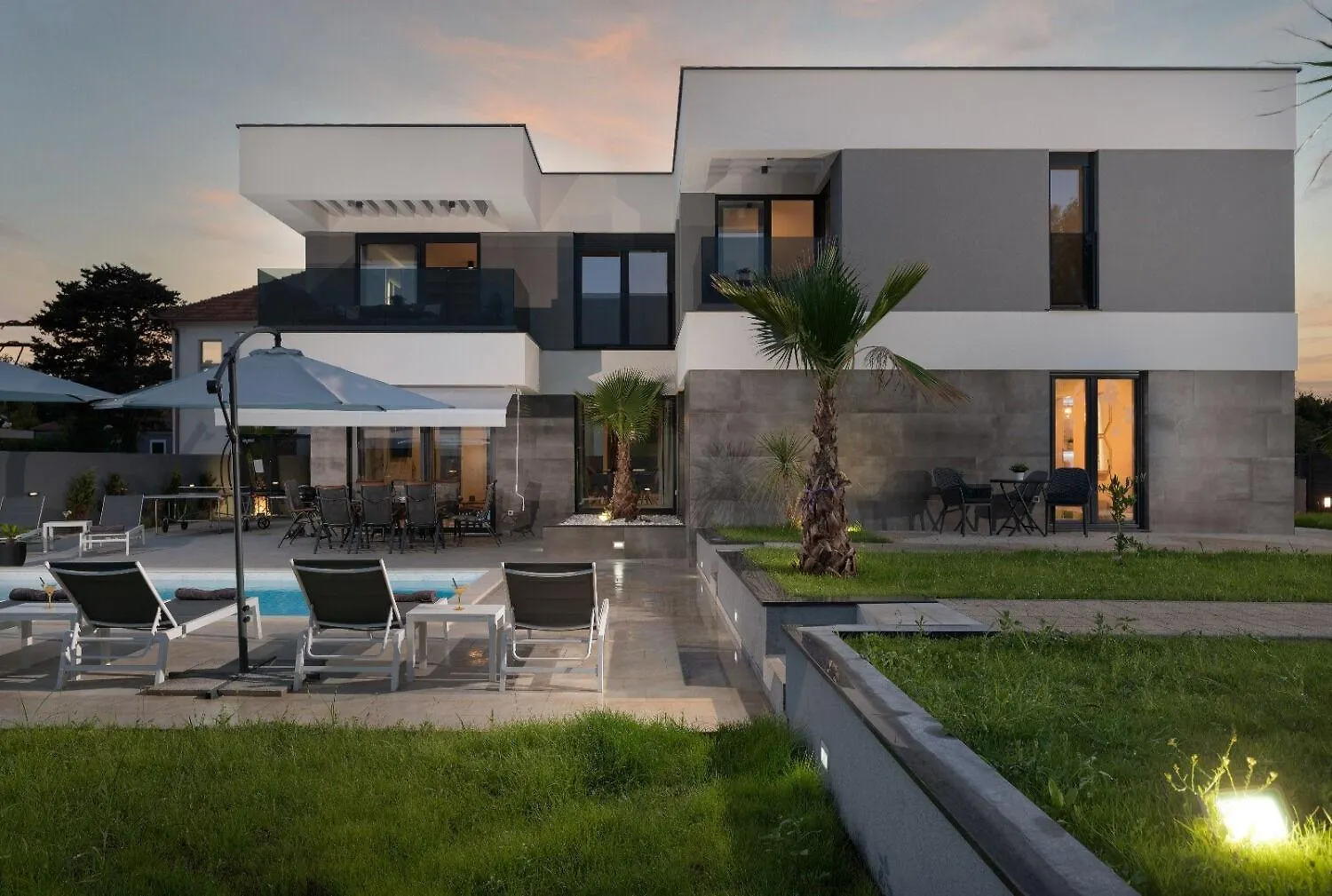 Holiday Home Ren - With Heated Pool Zaton