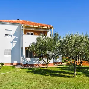  Apartment Mirela